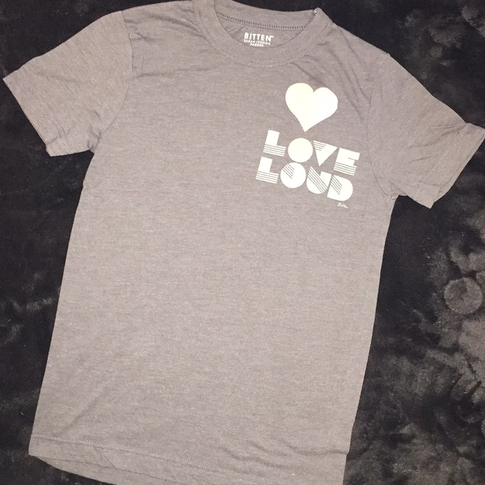 Bitten gray tee